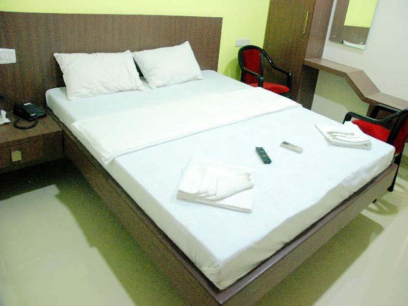 Hotel Pon Amutha Karūr Екстериор снимка